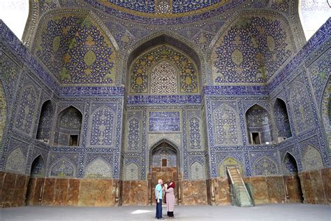 Ziyaratgah-e Imamzade Hasan -  Gizemli Bir Mezar ve Muhteşem Mimarisi Keşfedin!